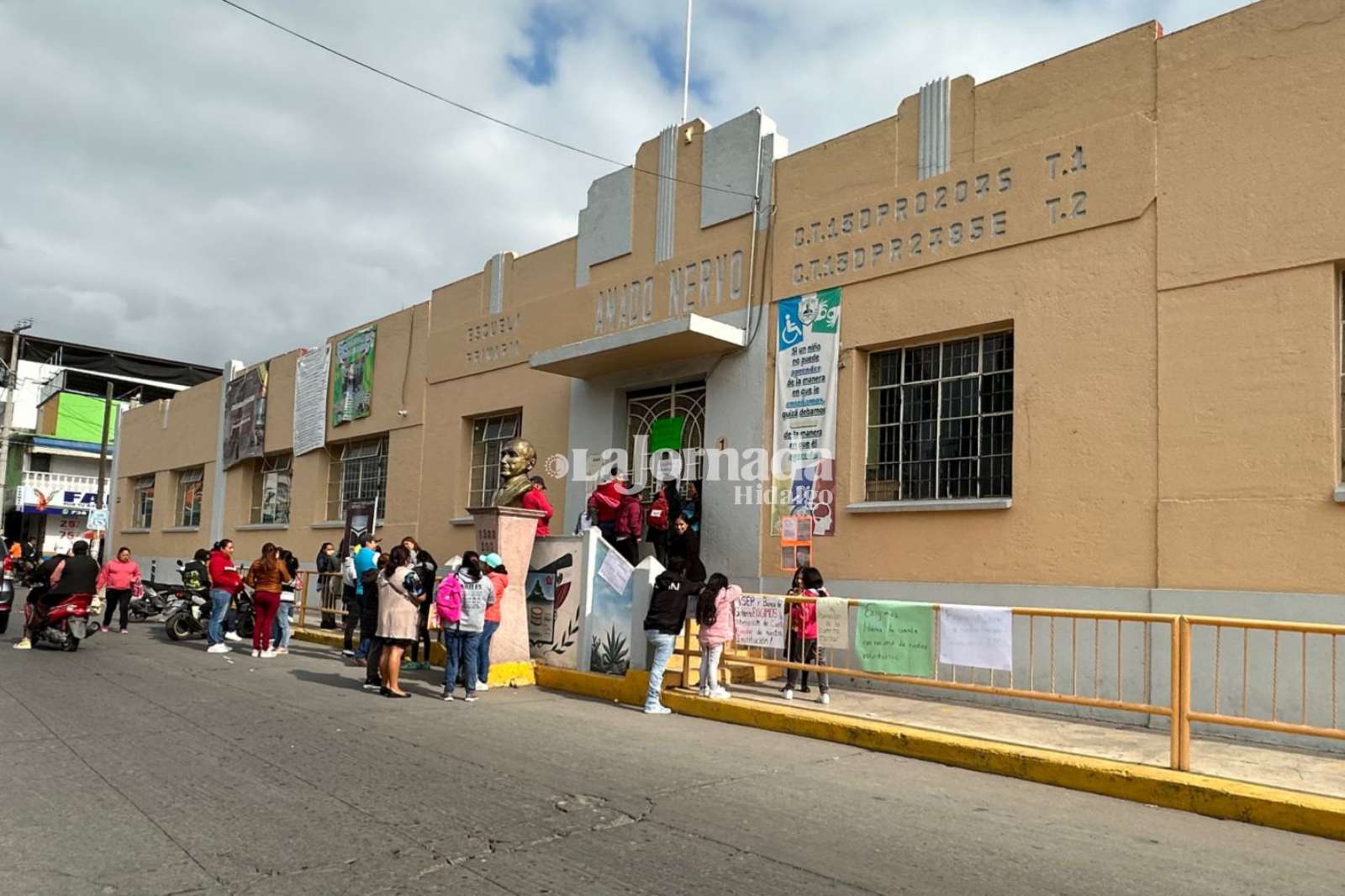 Bloquean acceso a primaria en Hidalgo, te decimos por qué