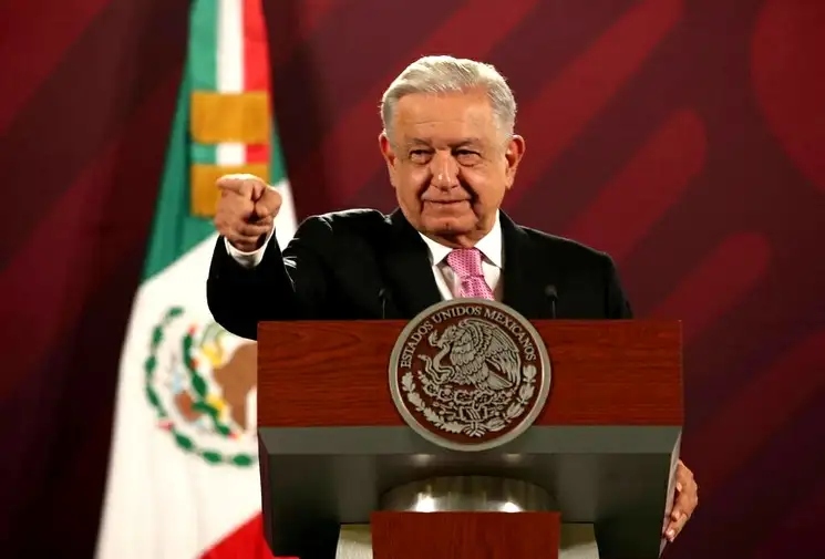 “Falso” que el Ejército no entregó toda la información de Ayotzinapa: AMLO