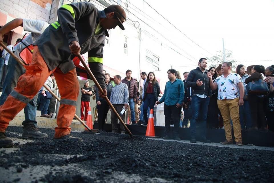 Felix Soto da inicio al programa “Bacheo Contigo 2023” en colonia Carboneras