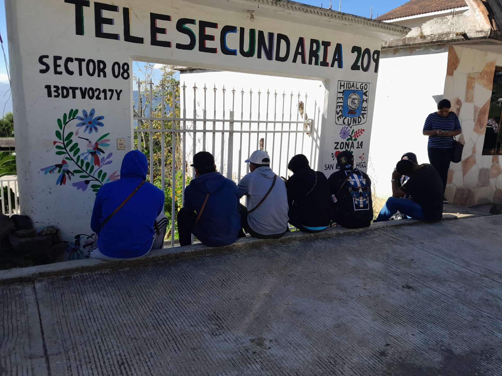 Tenango de Doria: padres cierran telesecundaria tras cinco años sin maestro