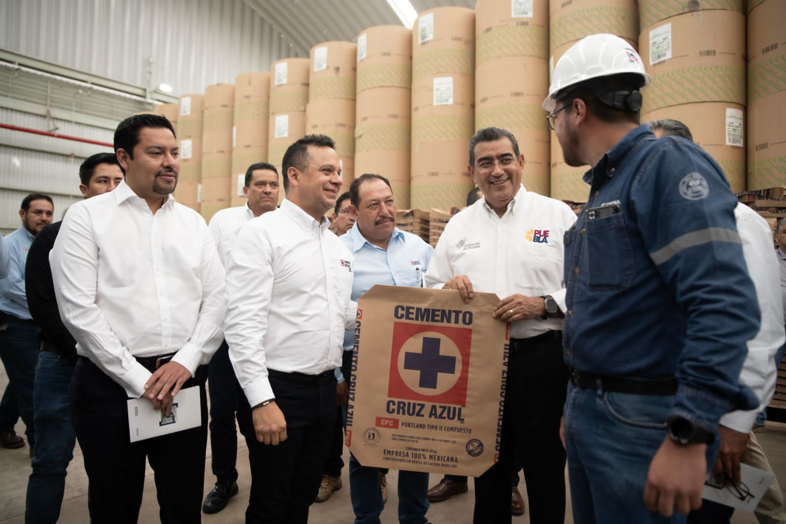 Cooperativa La Cruz Azul inaugura fábrica de sacos en Puebla