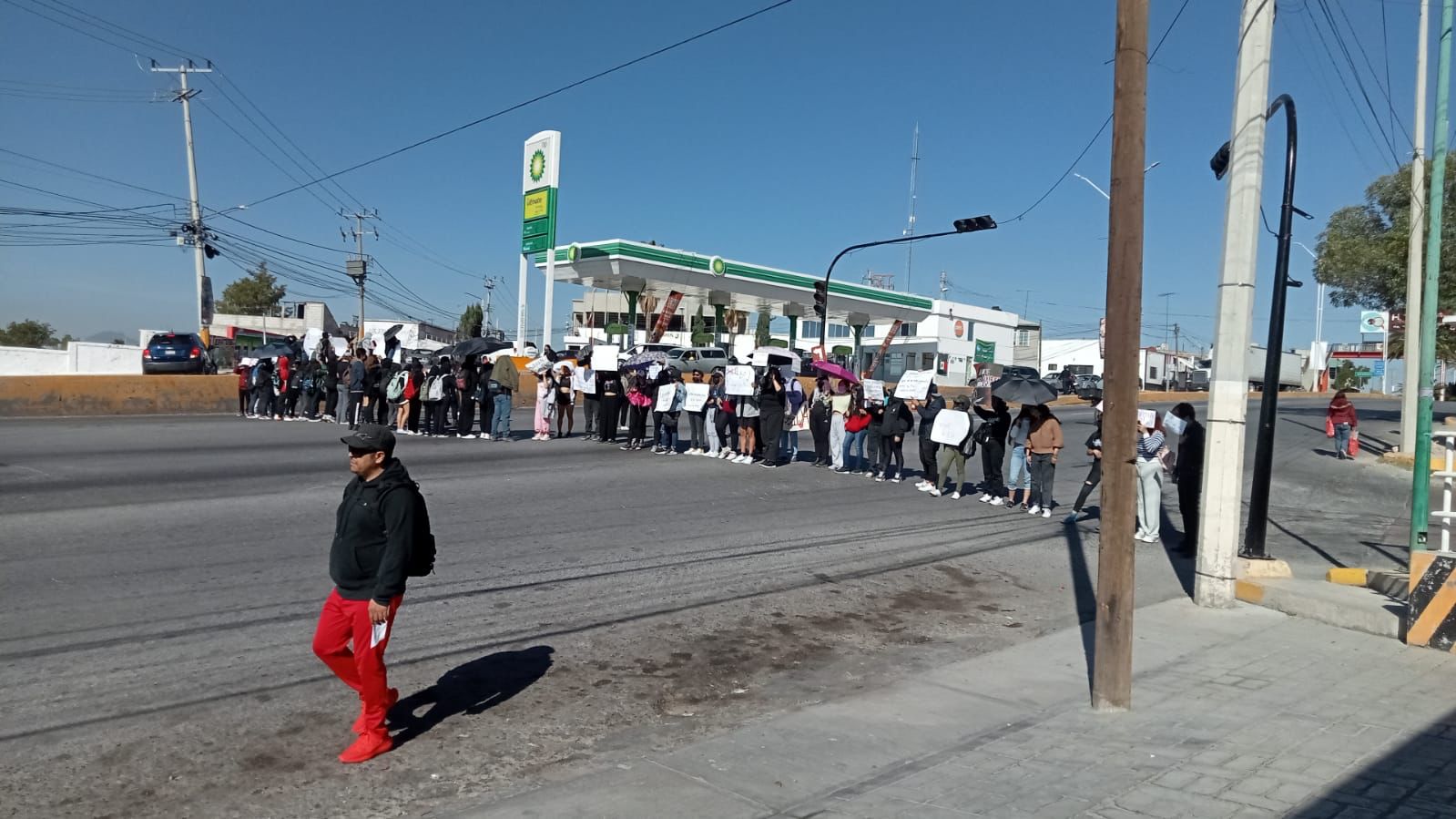 ¡Ahora en Actopan! Marchan estudiantes de la UAEH