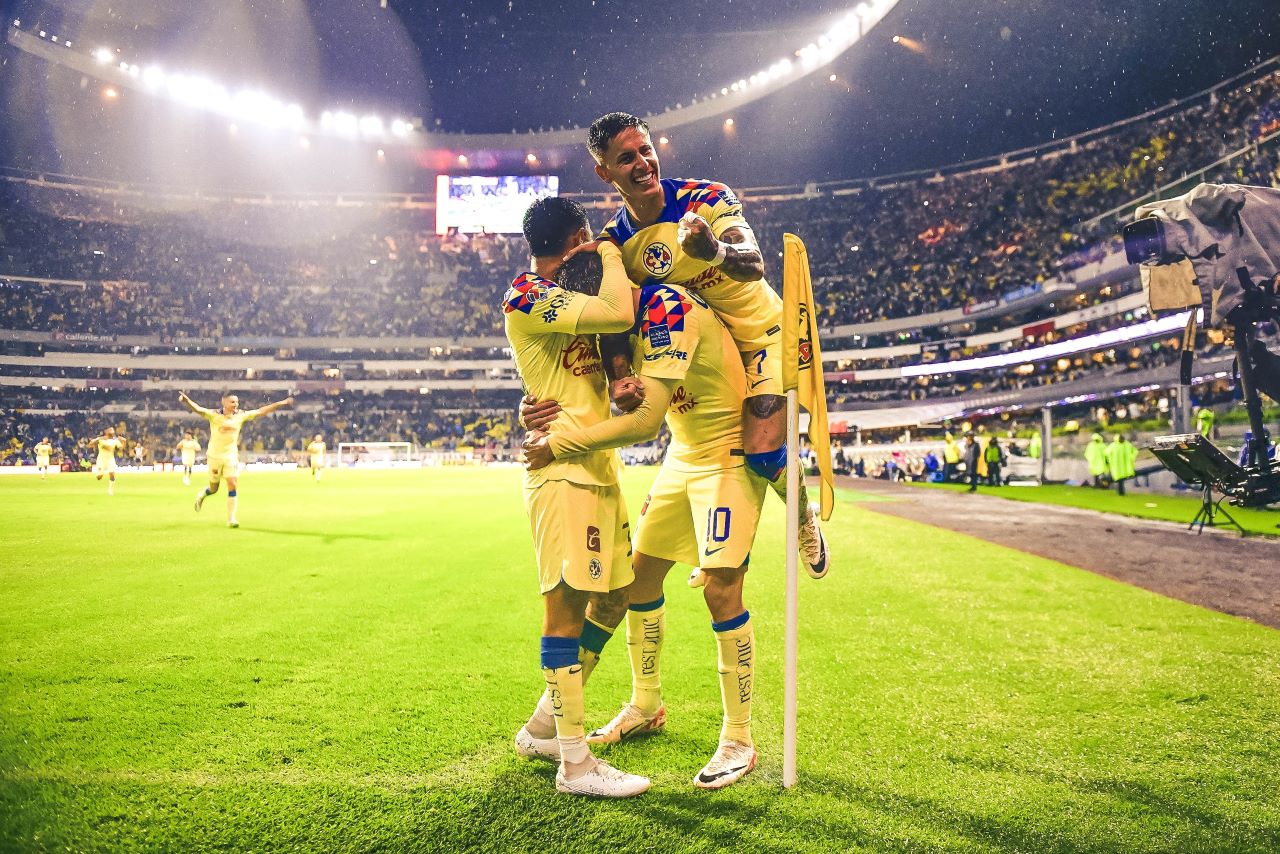 América golea y humilla a Chivas en el Clásico Nacional