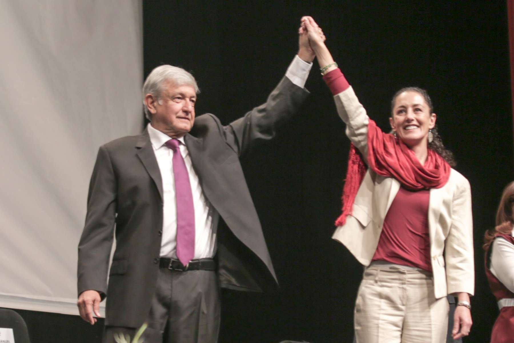 AMLO aplaude victoria de Claudia Sheinbaum en proceso de Morena