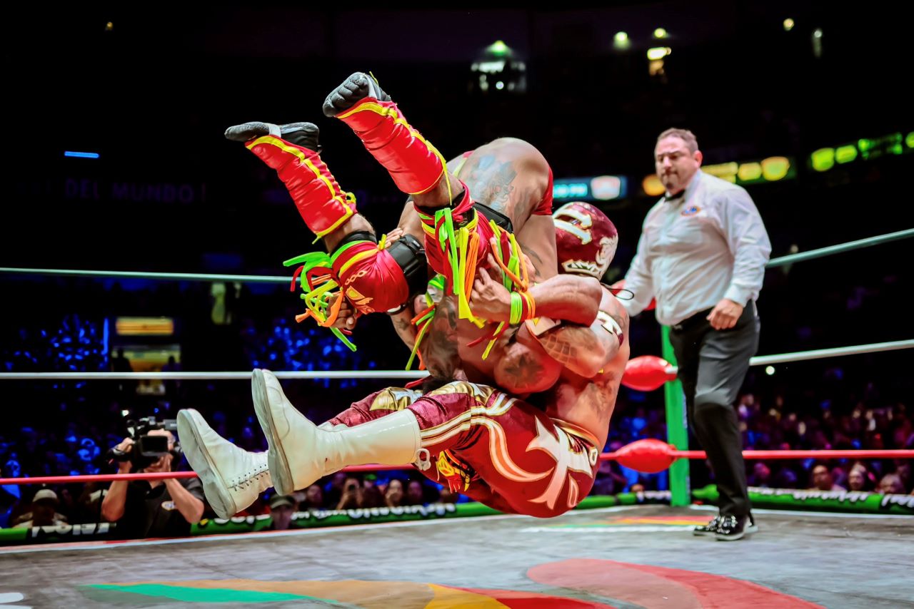 Templario desenmascara a Dragón Rojo Jr y se convierte en el ganador del 90 Aniversario del CMLL