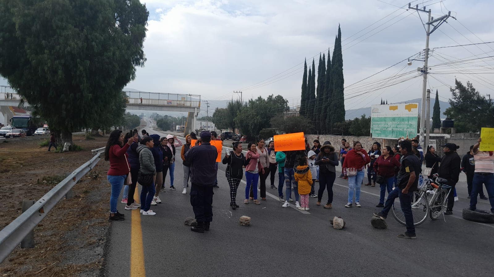 El Arenal: padres de familia cierran carretera México-Laredo