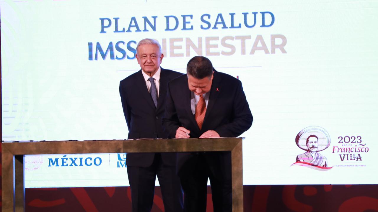 Julio Menchaca firma el plan de salud IMSS-Bienestar