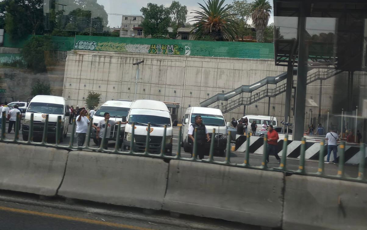 Autopista México-Pachuca: transportistas dan paso libre en caseta rumbo a CDMX