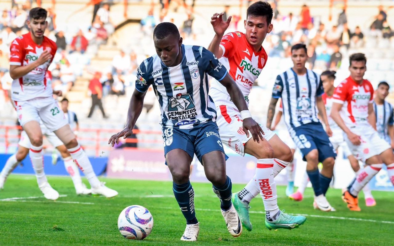 Pachuca, con 10 hombres, no pasa del empate con Necaxa