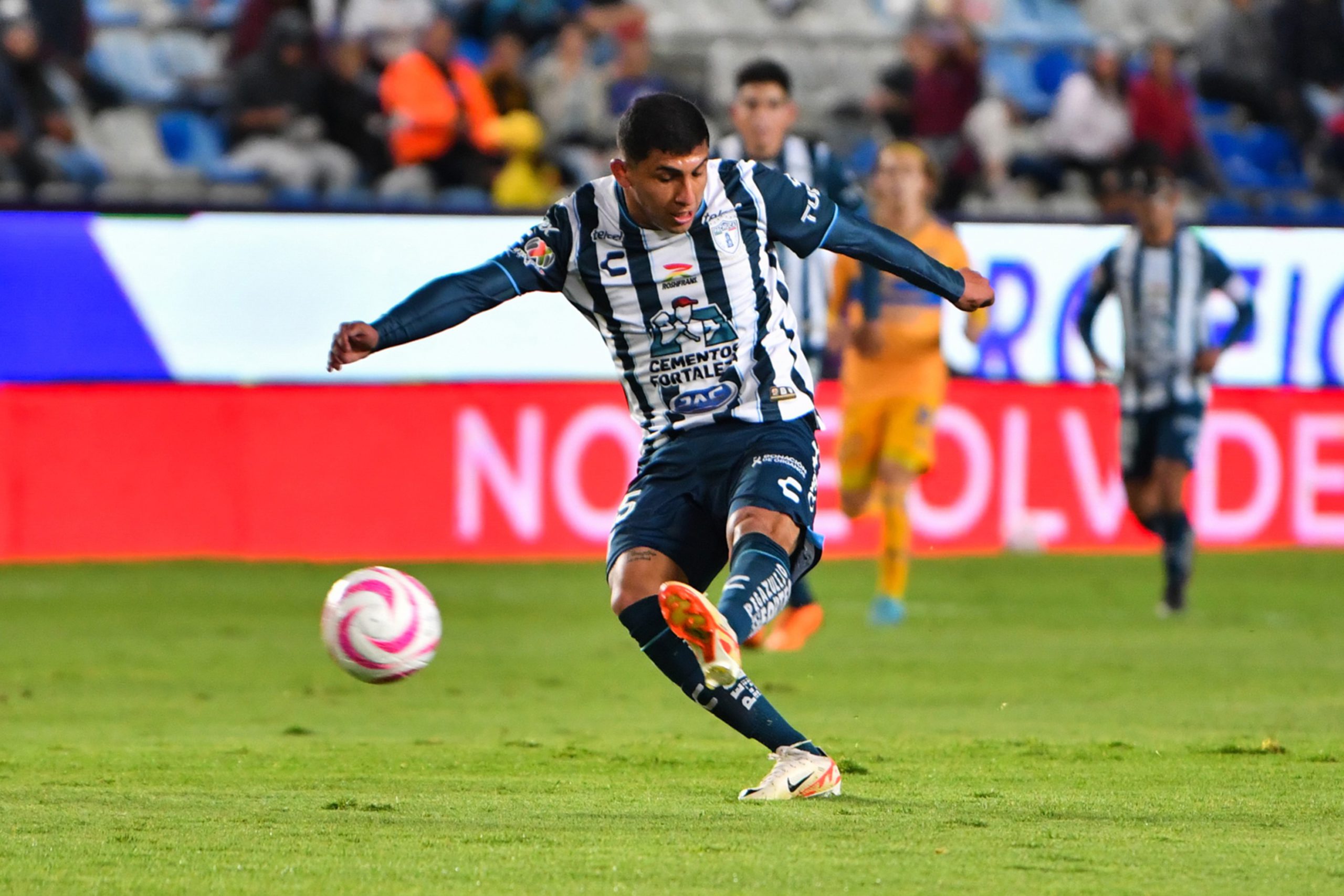 Bryan González saca la cara por Pachuca en el empate ante Tigres