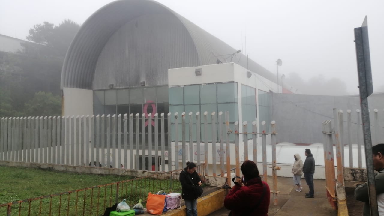 Restablecen servicio de energía eléctrica en Hospital Tlanchinol