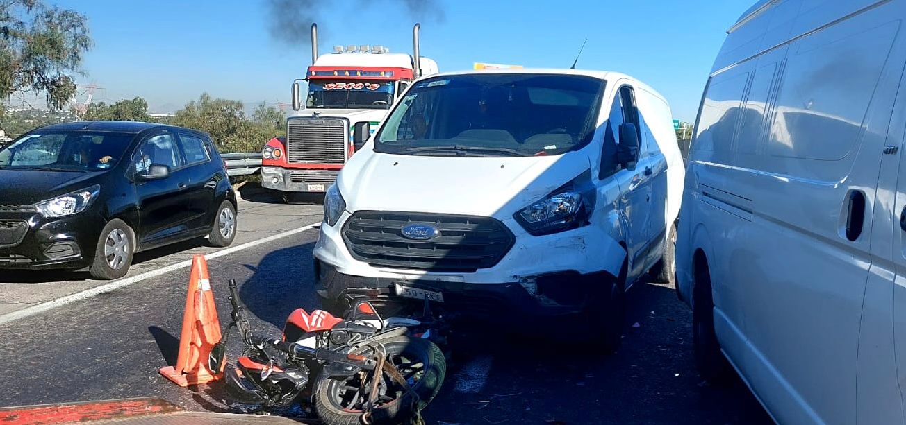 Autopista México-Pachuca: se registra carambola de cuatro autos y una moto