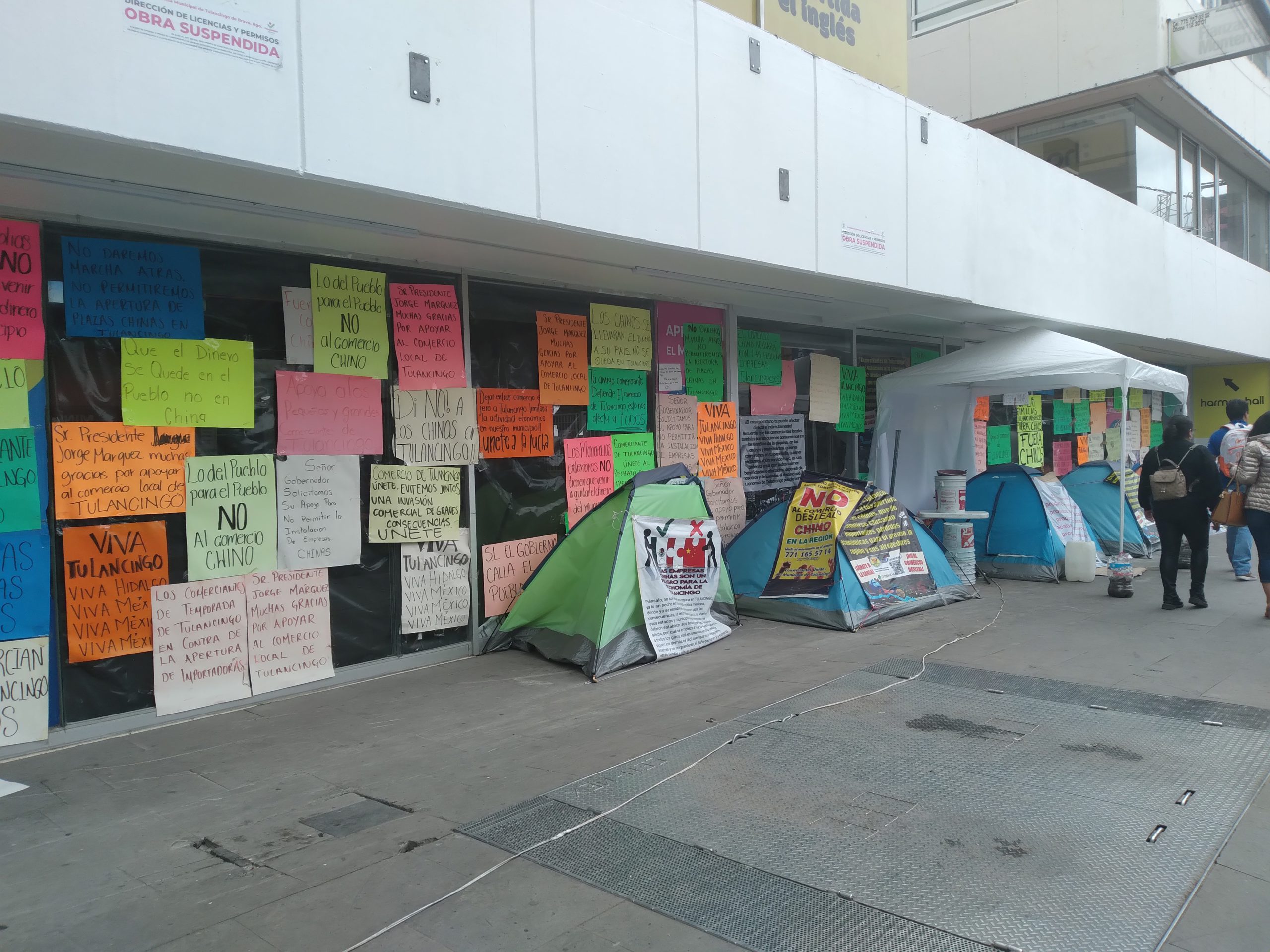 Tulancingo: se queda plantón para no permitir tienda “china” en el centro