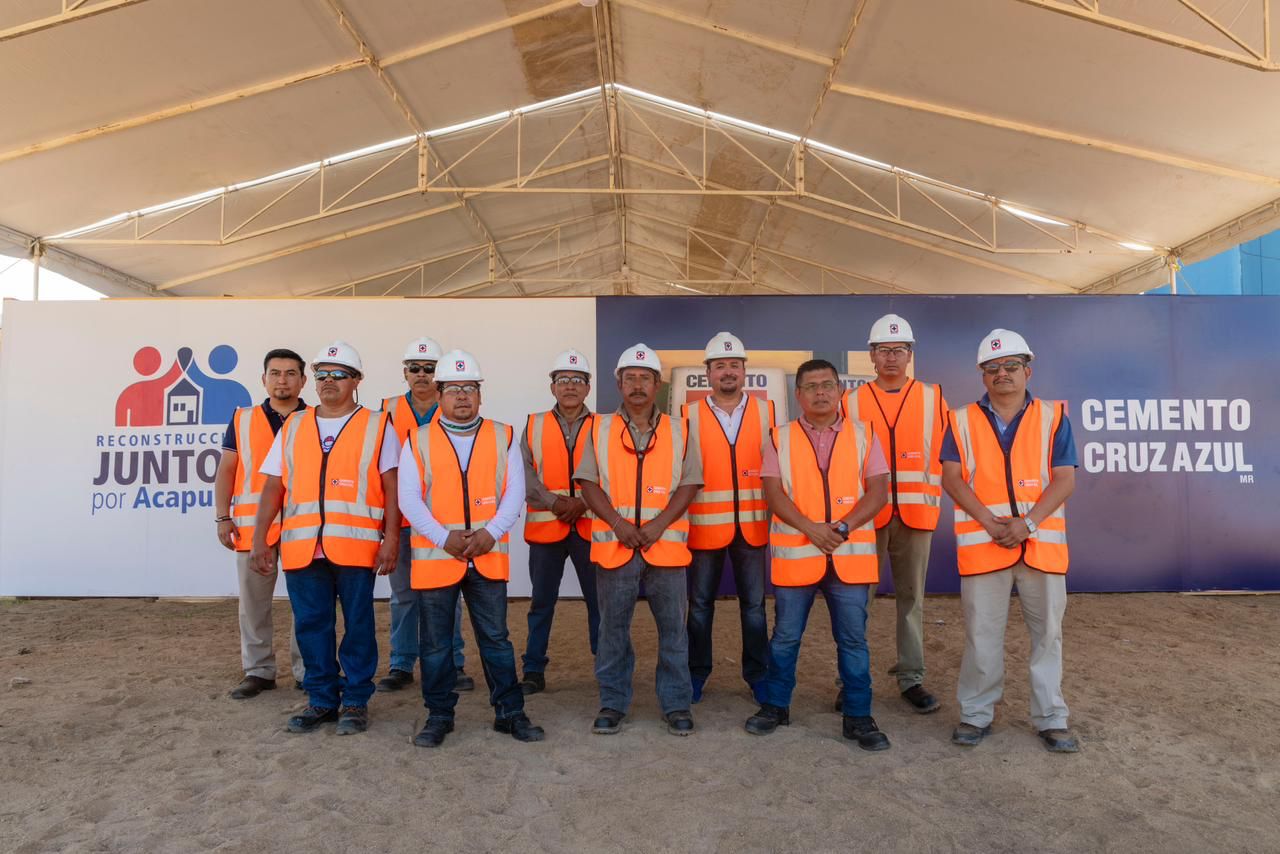 Cementera Cruz Azul instala escuela gratuita de albañilería en Acapulco