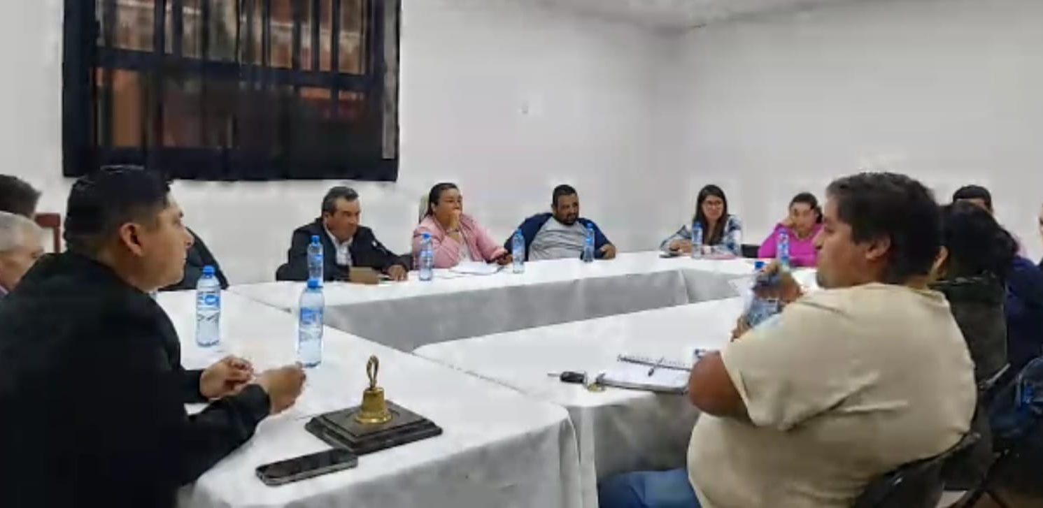 Tecozautla: Regidores piden invertir en nueva sala de cabildo