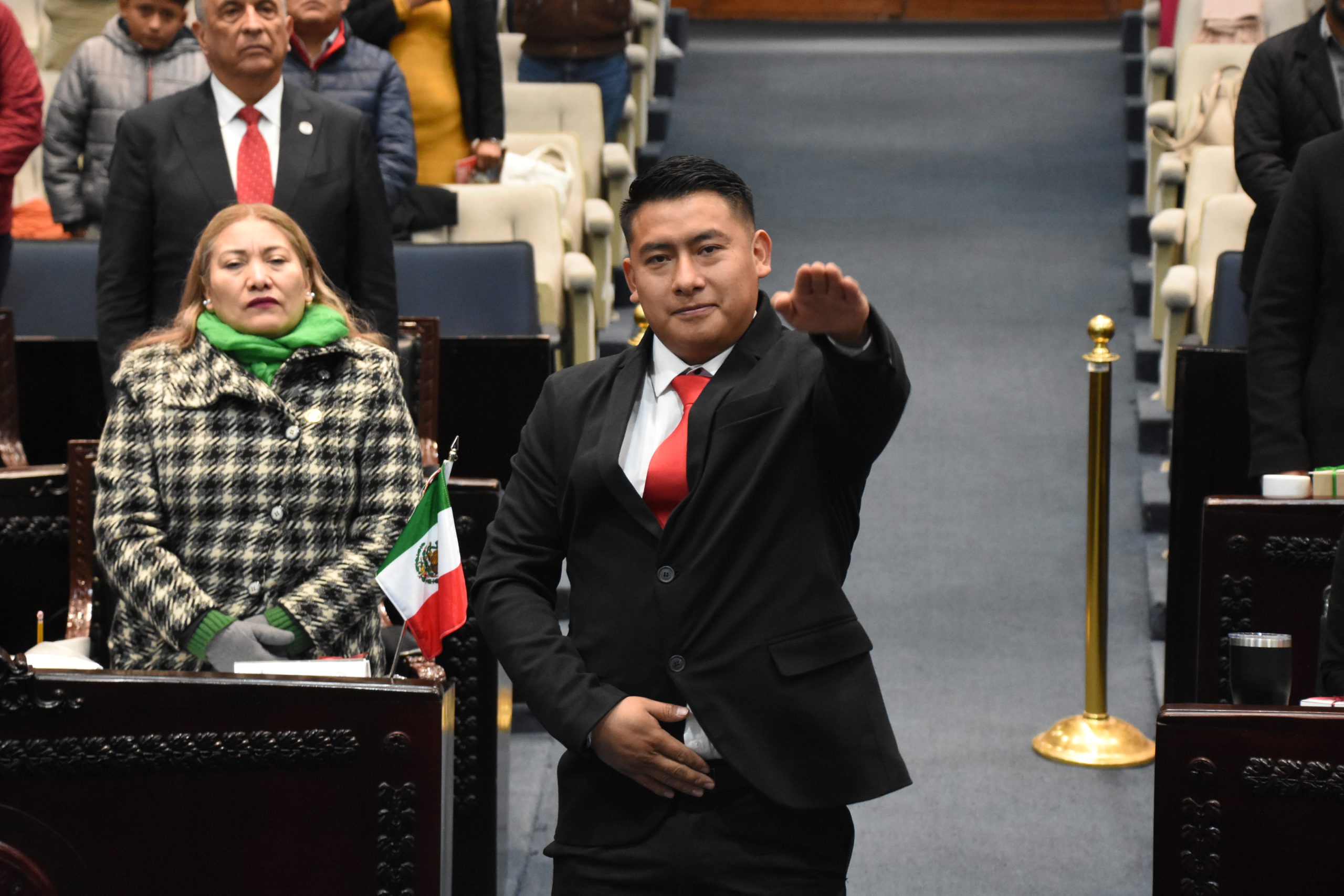 Asume funciones como legislador Aaron Charrez Paloma