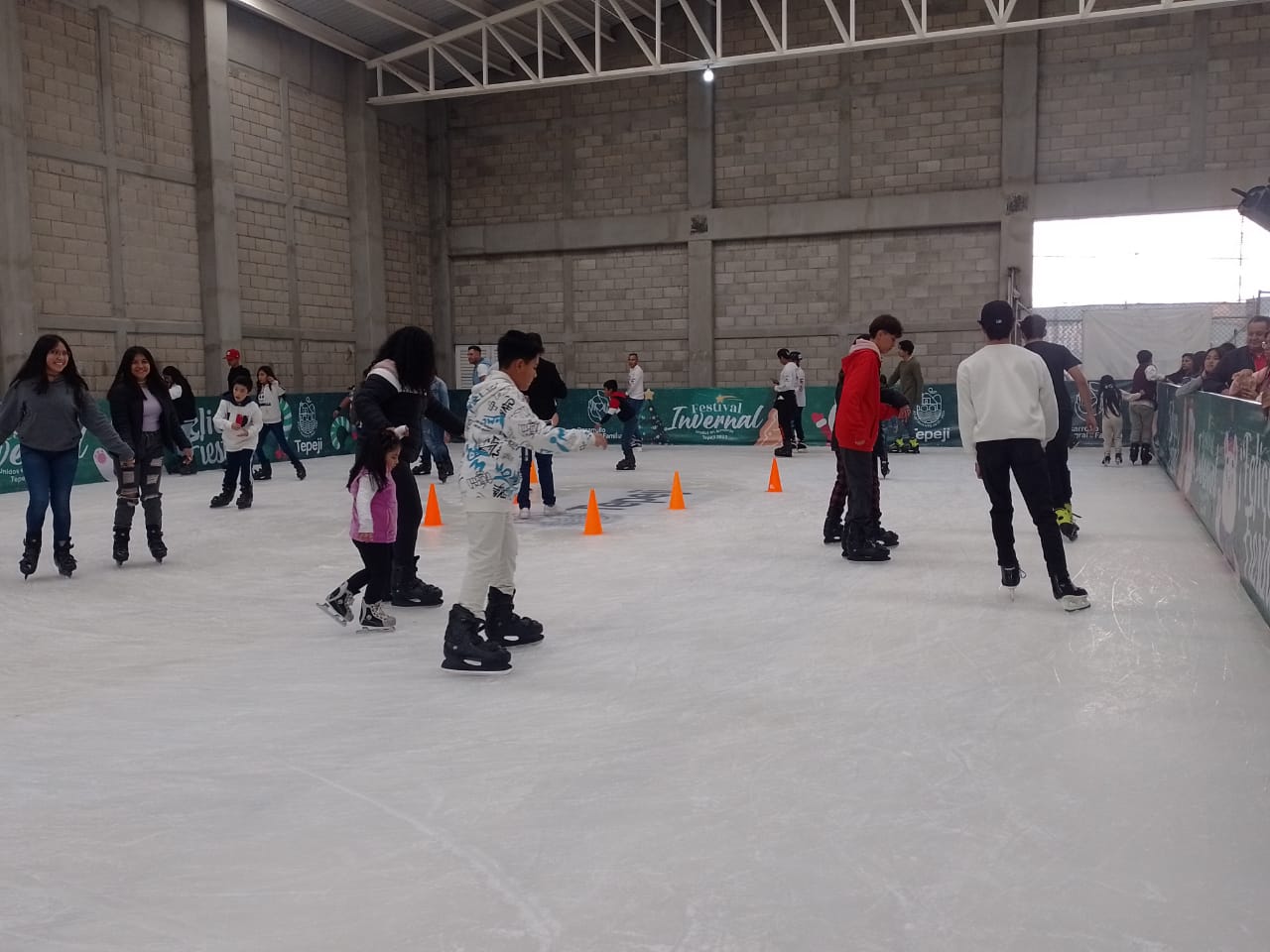 Tepeji del Río: esto costó pista de hielo y villa navideña