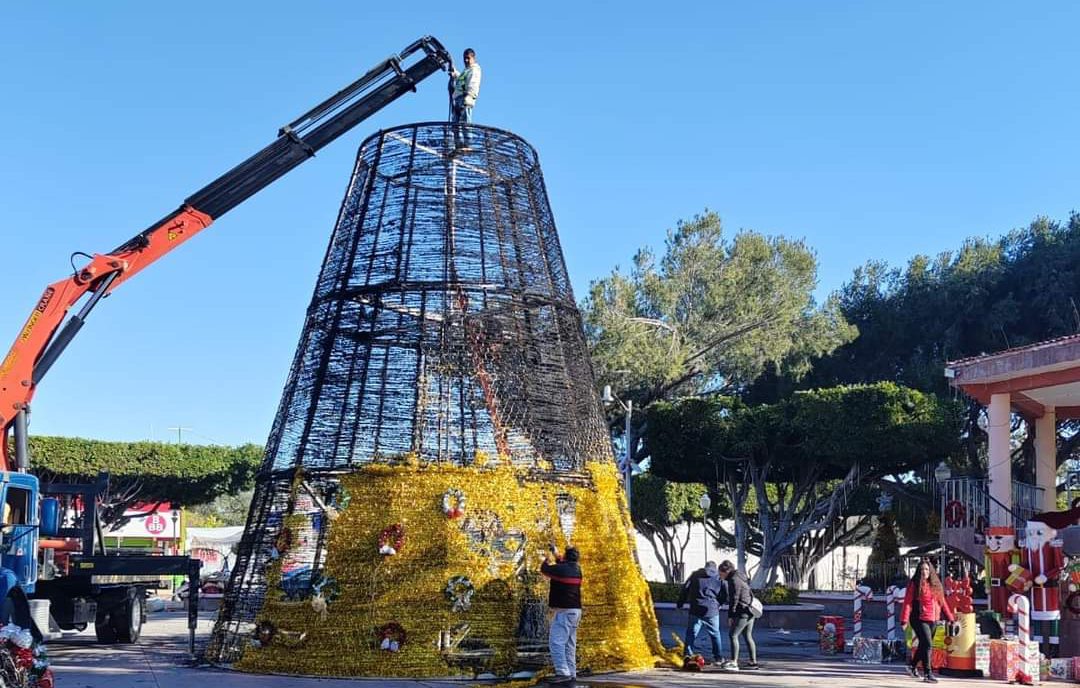 Chilcuautla: incendio de árbol de Navidad fue por cohetes; habrá sanciones