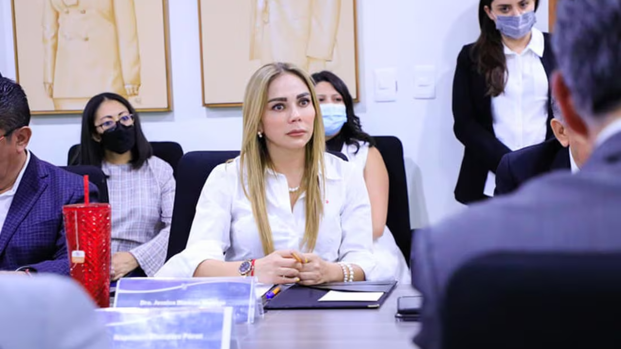 Jessica Blancas, exsecretaria de Finanzas, pide amparo para evitar aprehensión