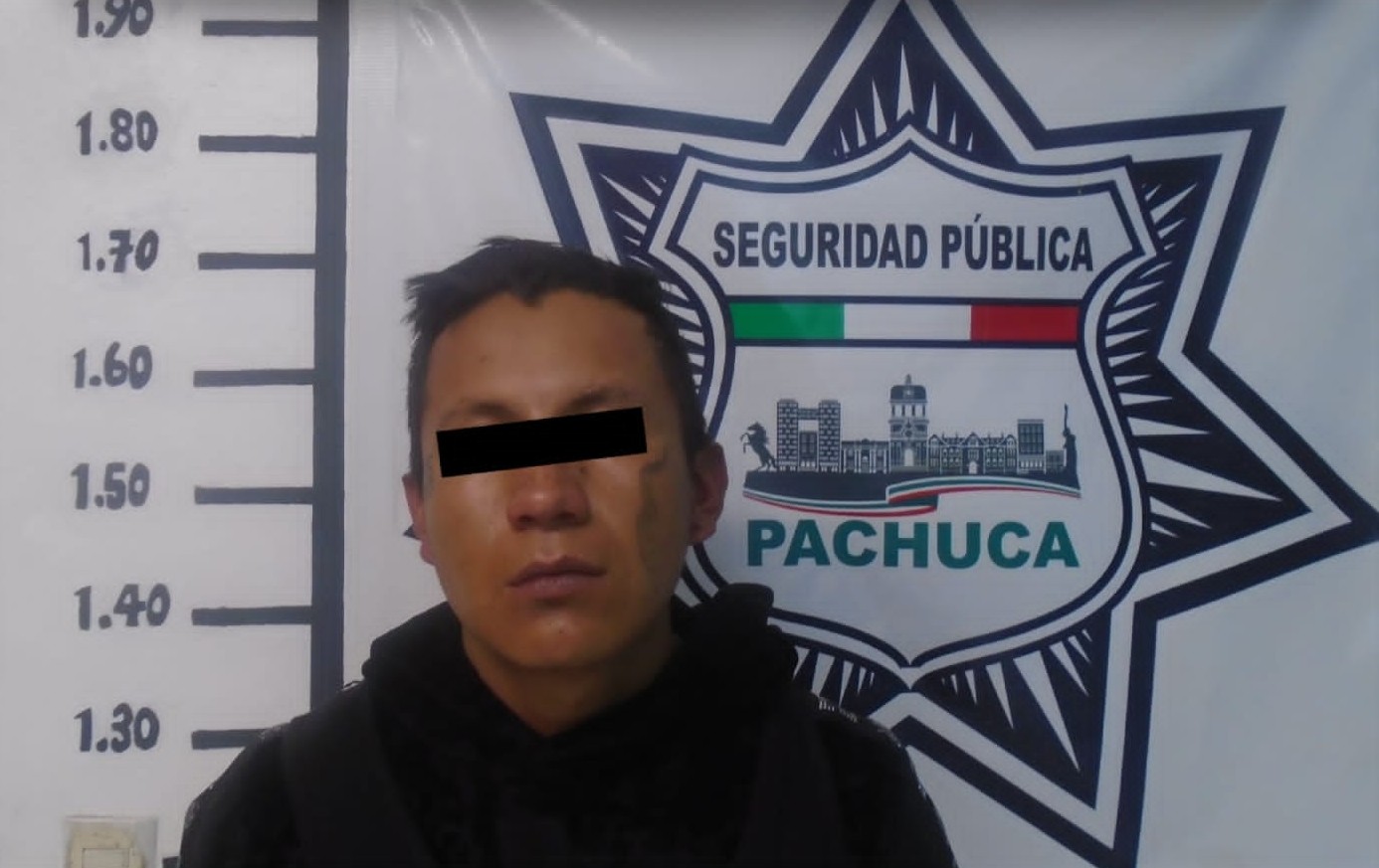 Pachuca: Policía detiene a hombre por portación de arma y presunta droga