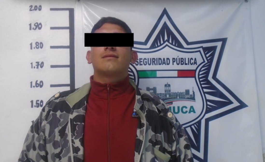 Pachuca: Policía detiene a hombre por presunto narcomenudeo en Plaza Independencia