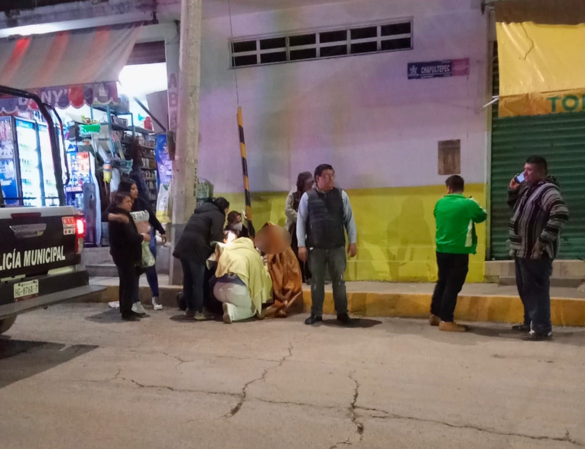 Tulancingo: adolescente da a luz en plena calle