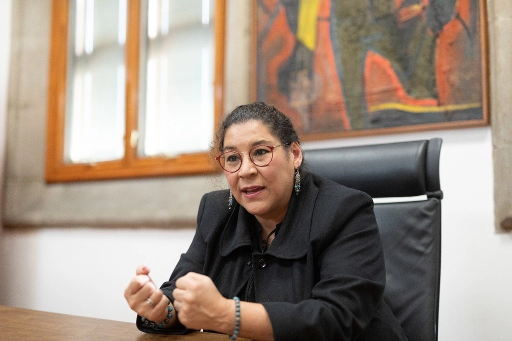 Lenia Batres pide que su salario no supere el de AMLO