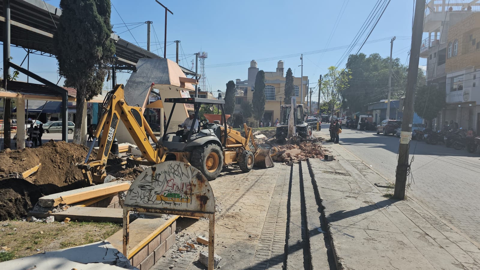 Atotonilco de Tula: inicio de remodelación de plaza principal genera riña y manifestación