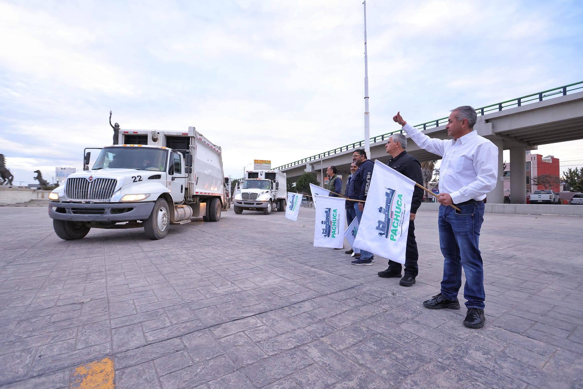 Pachuca: dan banderazo de salida a 20 camiones recolectores de basura