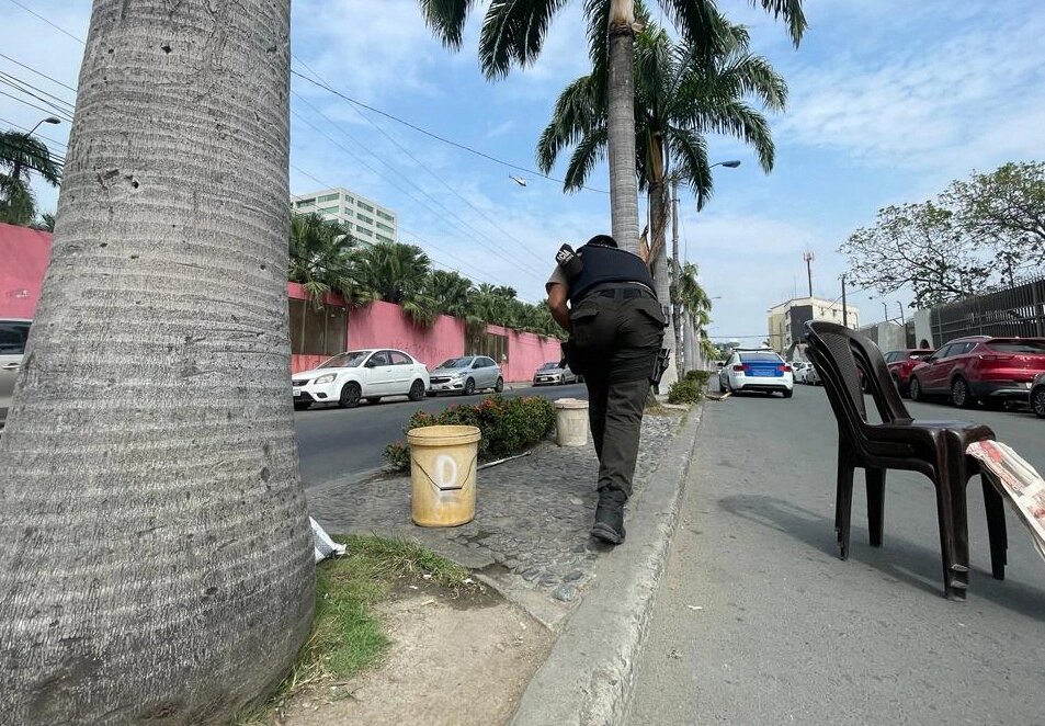 Hombres armados toman canal de TV de Ecuador durante transmisión en vivo