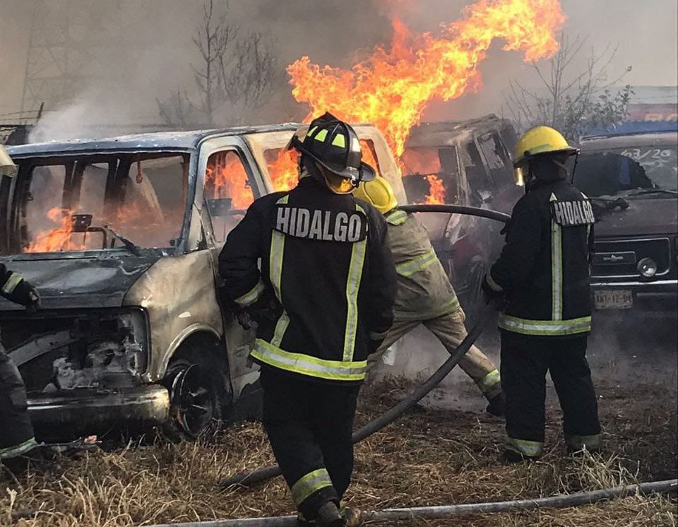 Santiago Tulantepec: incendio en corralón huachicolero deja 300 unidades dañadas