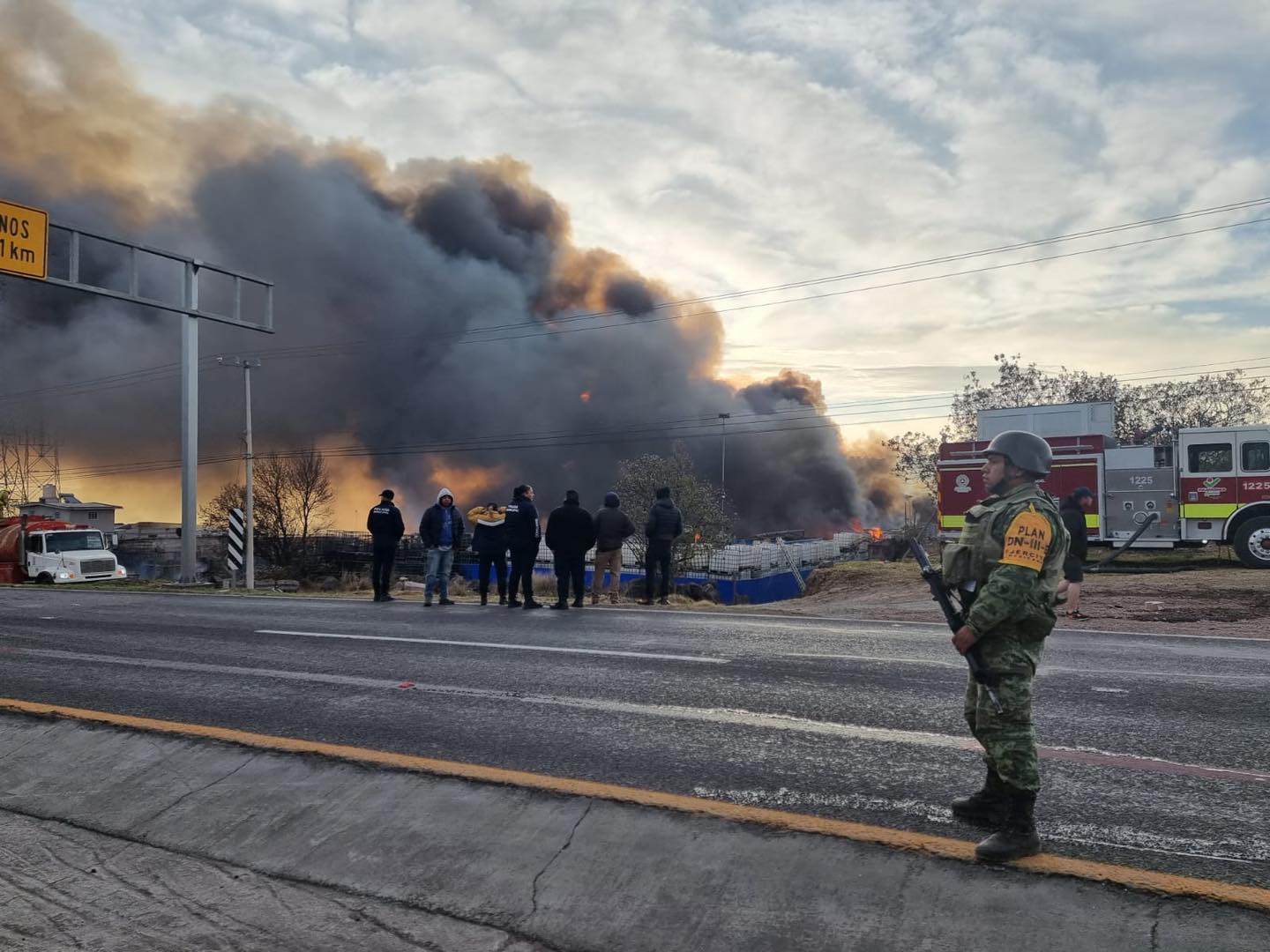 Santiago Tulantepec: se incendia corralón de vehículos asegurados por huachicol