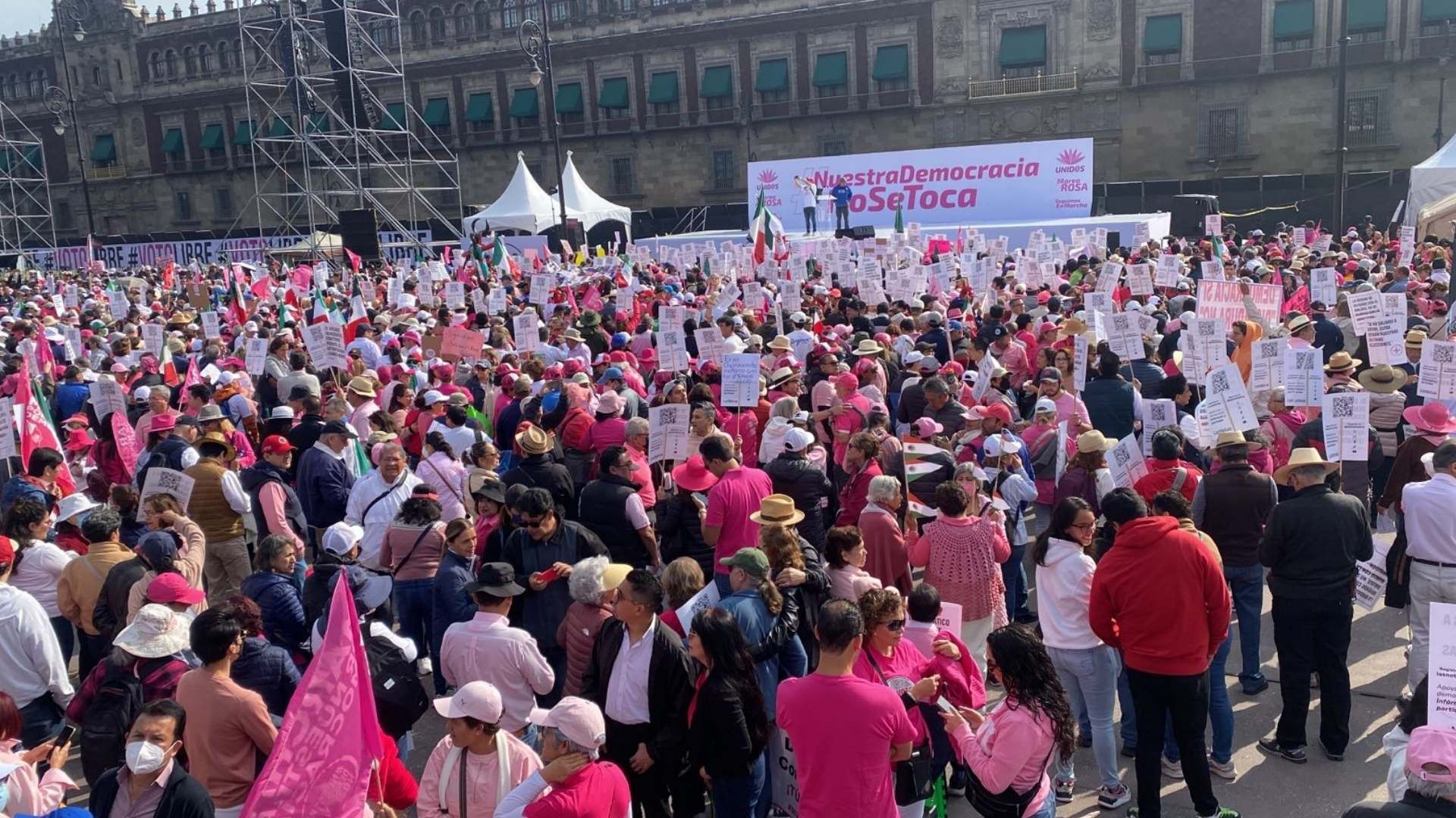 Marcha de la oposición en el Zócalo, muestra que hay libertad y democracia: Batres