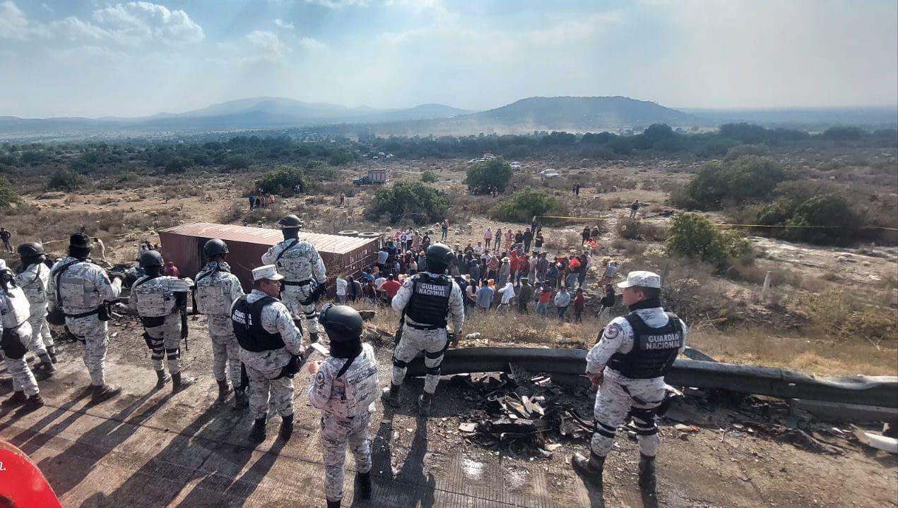 Tras accidente en el Arco Norte, rapiñan cajas de tractocamiones