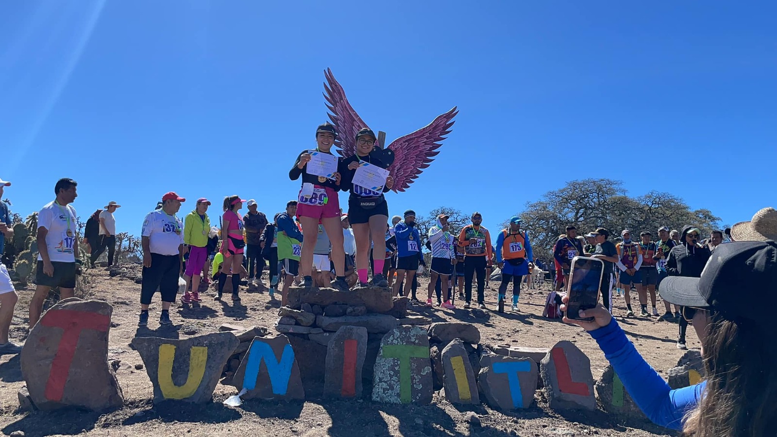 Tunititlán celebra su tradición de subir al Cerro del Elefante con una carrera y una misa