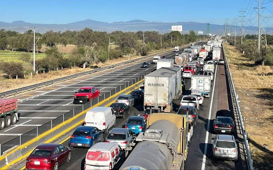 Bloqueo en la autopista Arco Norte cumple más de 24 horas