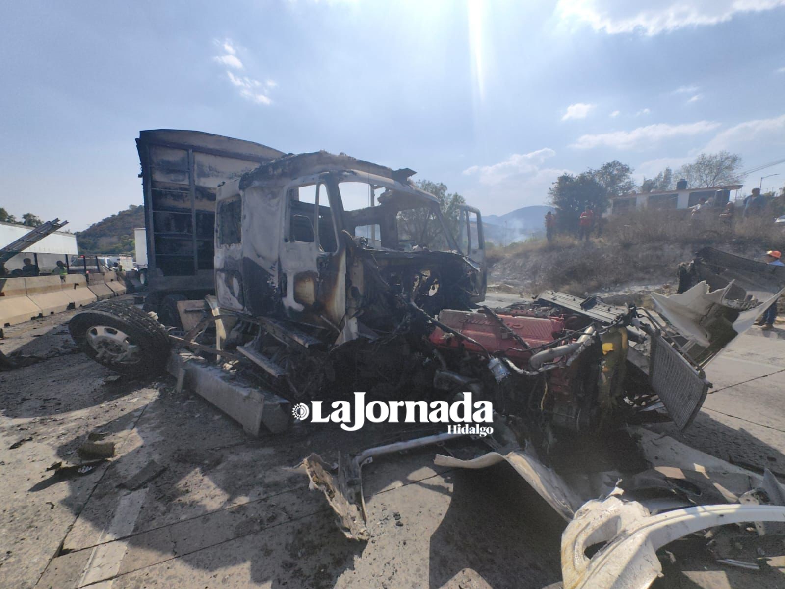 Autopista México-Querétaro: tráiler causa accidente e incendio; habría personas calcinadas