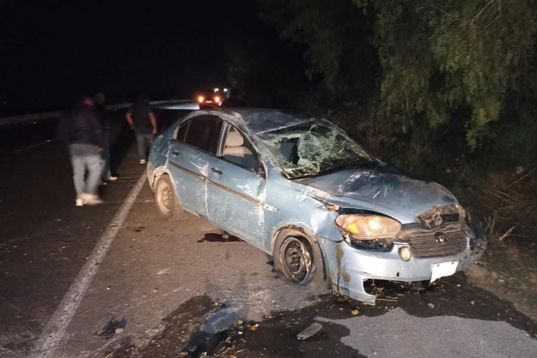 Abandonan auto tras accidente en la carretera Progreso-Ixmiquilpan