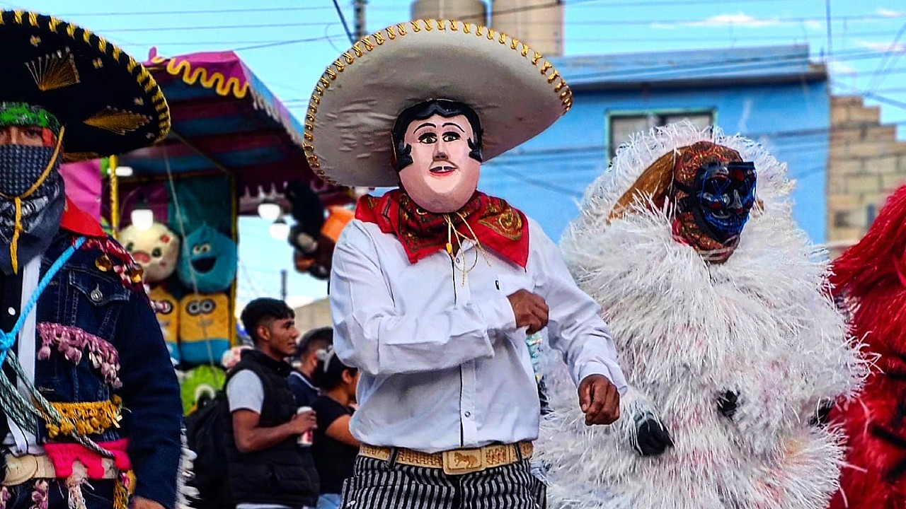 Pachuca: entre ritmos y colores, así se vive el Carnaval de La Raza