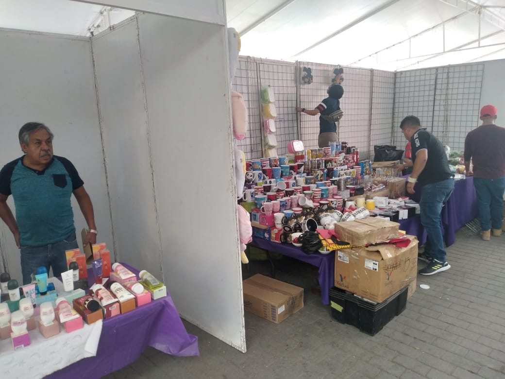 Tulancingo: lucran con la lucha de las mujeres; vendieron stands a emprendedoras y a hombres