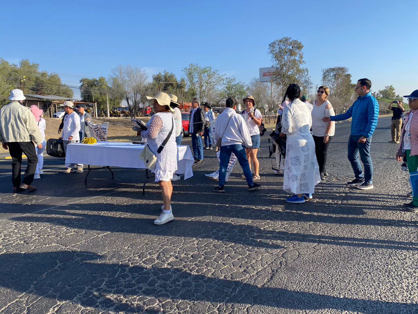 ¡Alerta Vial! Bloquean la carretera México-Pachuca. Esto piden los manifestantes