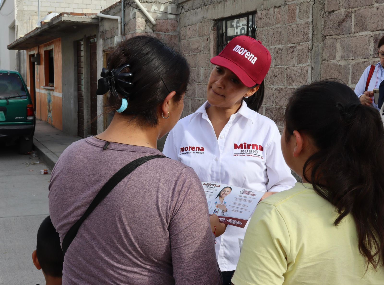 Mirna Rubio promete legislar por una educación digna