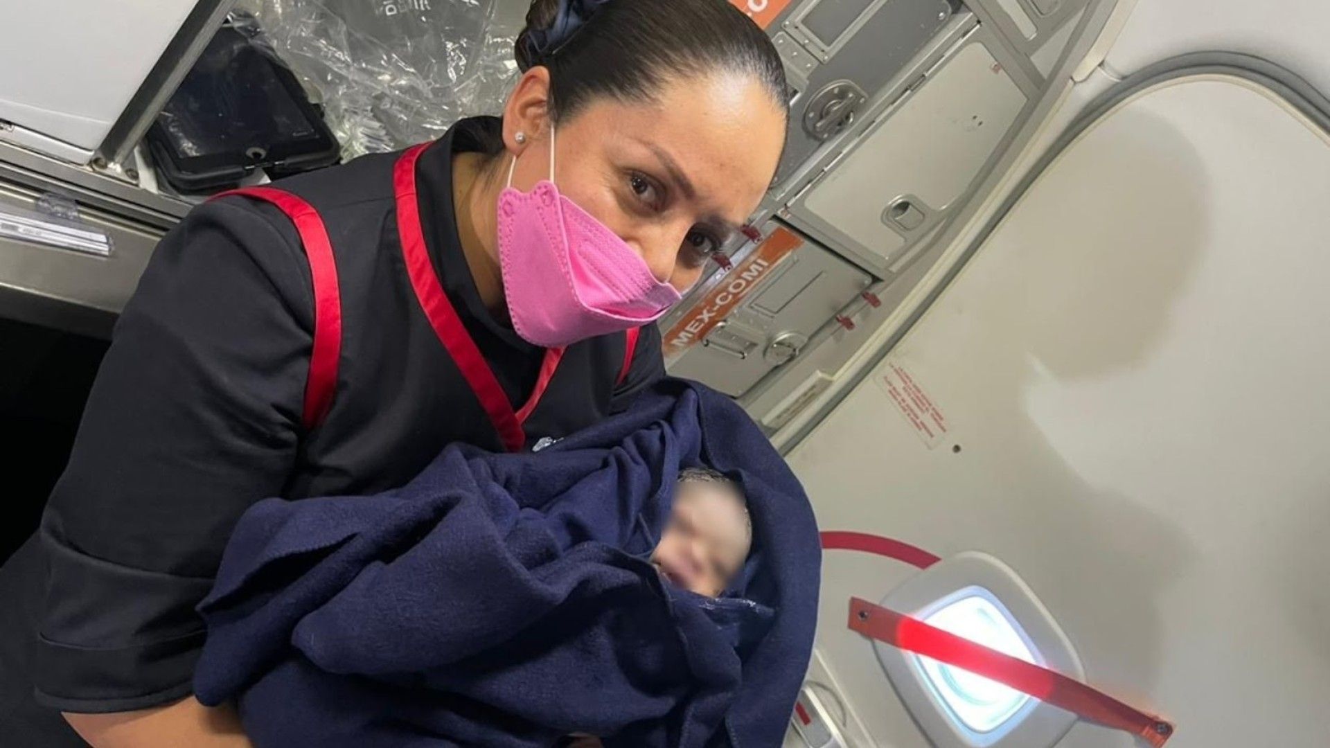 ¡Entre nubes! Bebé nace en pleno vuelo de Aeroméxico | VIDEO