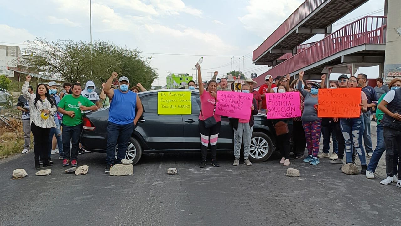 Mixquiahuala: familiares de un paciente en Cinta Larga cierran vialidad