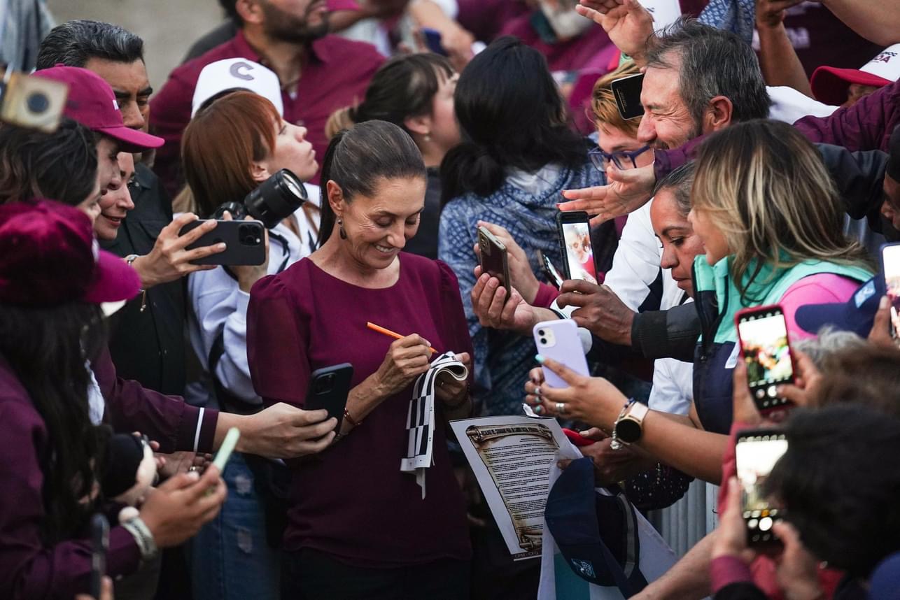 Magisterio da multitudinario recibimiento a Sheinbaum en Zempoala