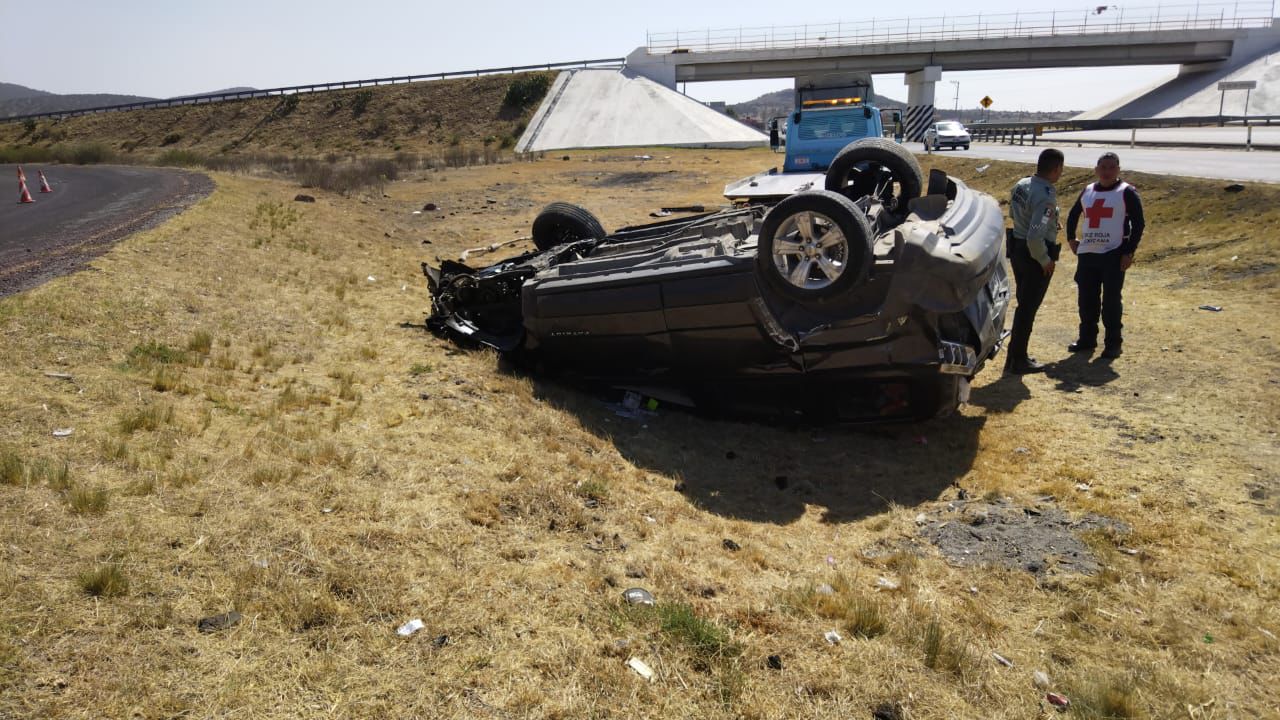 Carretera México-Tulancingo: vuelca camioneta en Zempoala