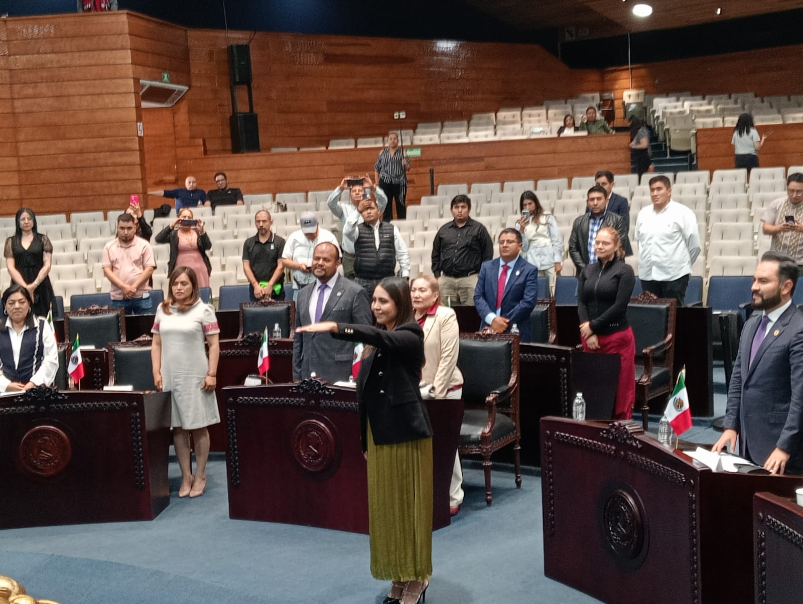 Protesta como diputada local Fernanda Bautista, sigue ausente suplente de “El Oso”