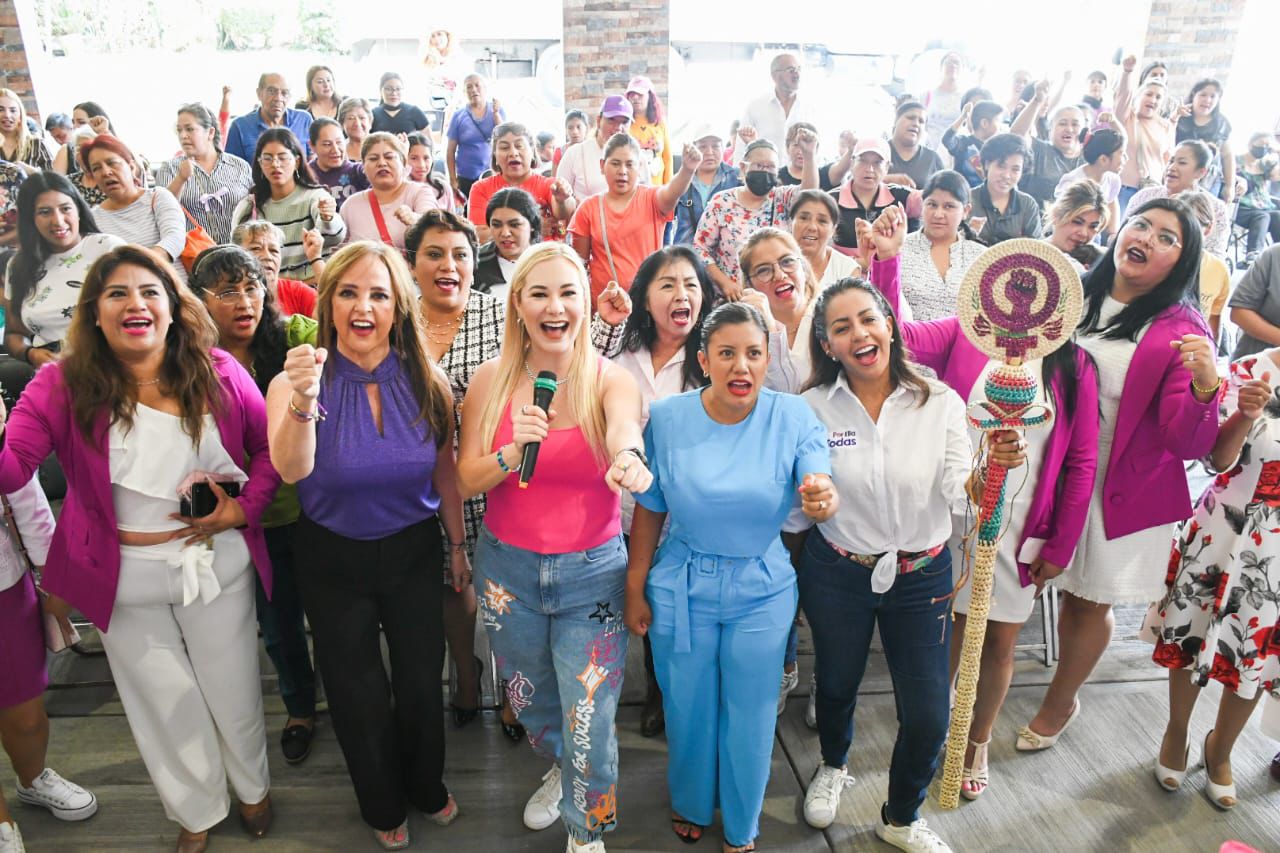 Más de 300 mujeres se suman al movimiento “Por ella, por todas” en apoyo a Claudia Sheinbaum