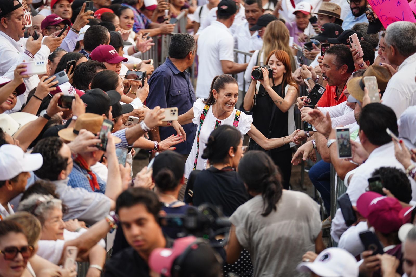 Claudia Sheinbaum destaca la defensa del legado de AMLO en su cierre de campaña