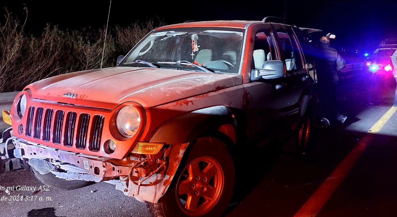 Choque en acceso a Villa de Tezontepec deja dos lesionados